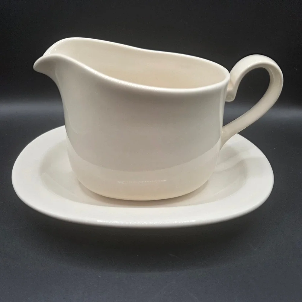 Corning White Gravy Boat with Underplate Set Microwave Safe 81-TY L9 Soft‎ White